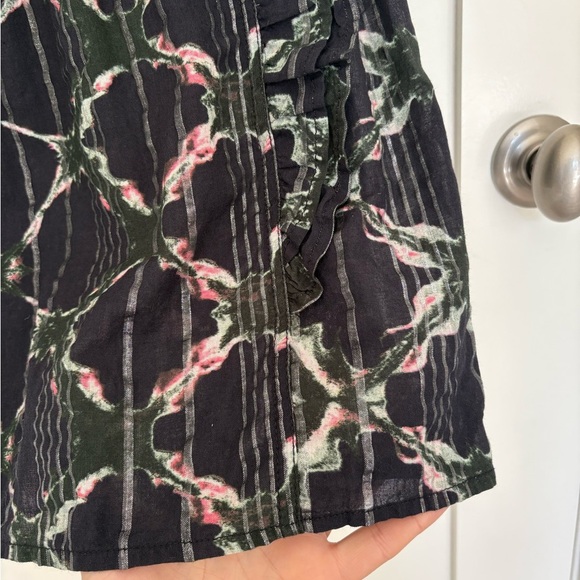 Anthropologie Pilcro Black Motif
Ruffled Buttondown Sleeveless Blouse - Picture 9 of 10